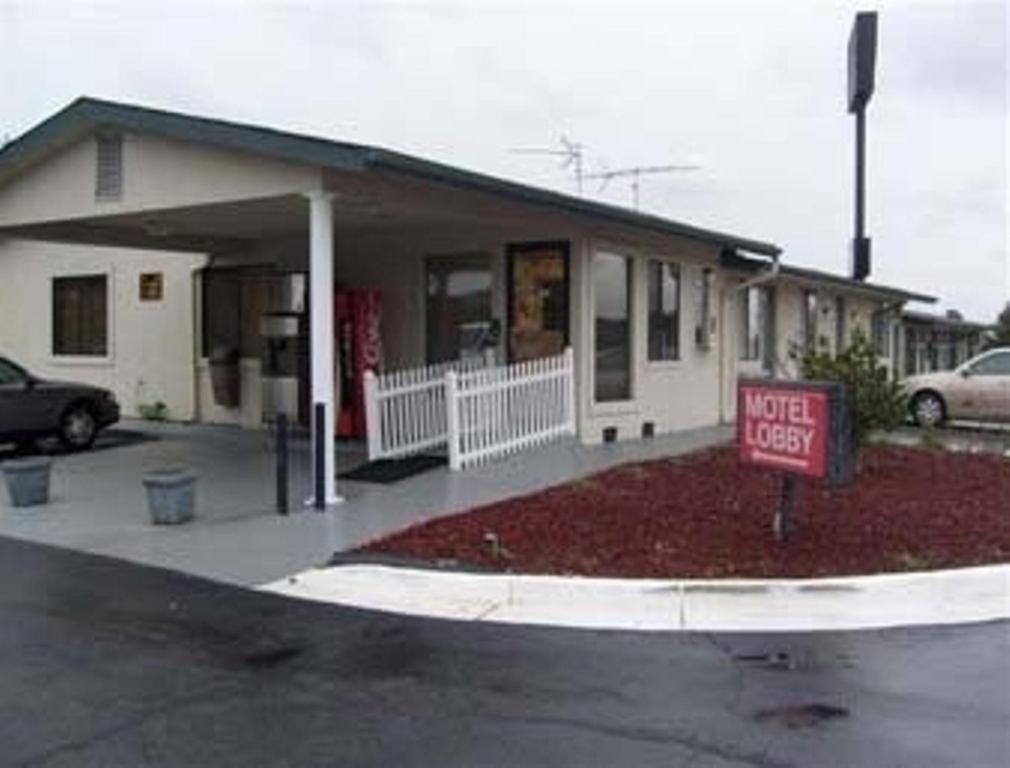Express Inn Thomson Exterior photo