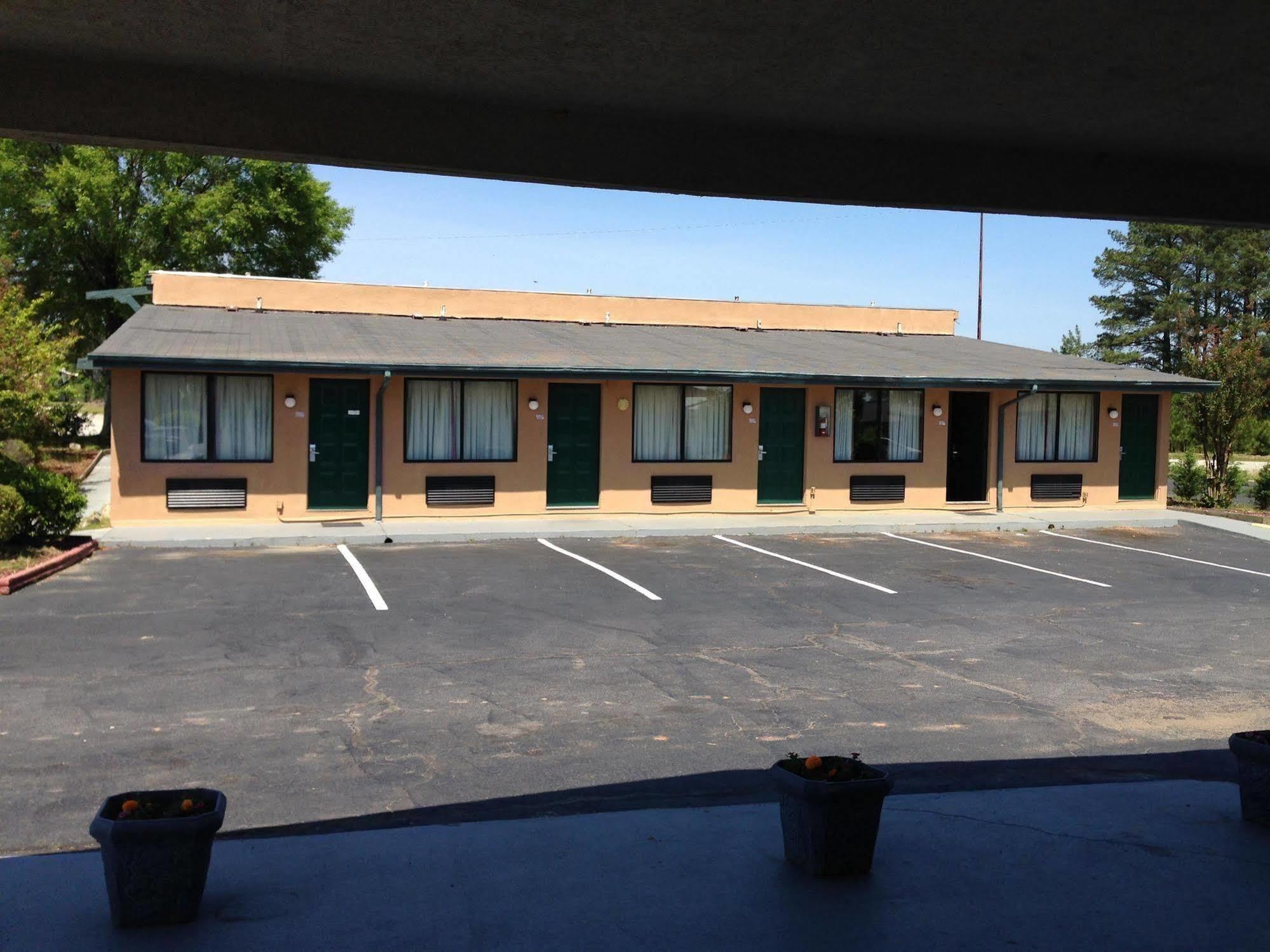 Express Inn Thomson Exterior photo